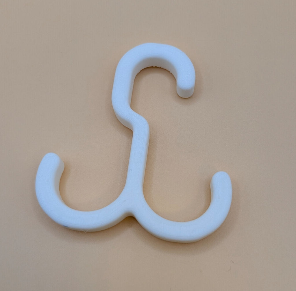 Daugiafunkcinis S formos kabliukas – tvirtas ir kompaktiškas