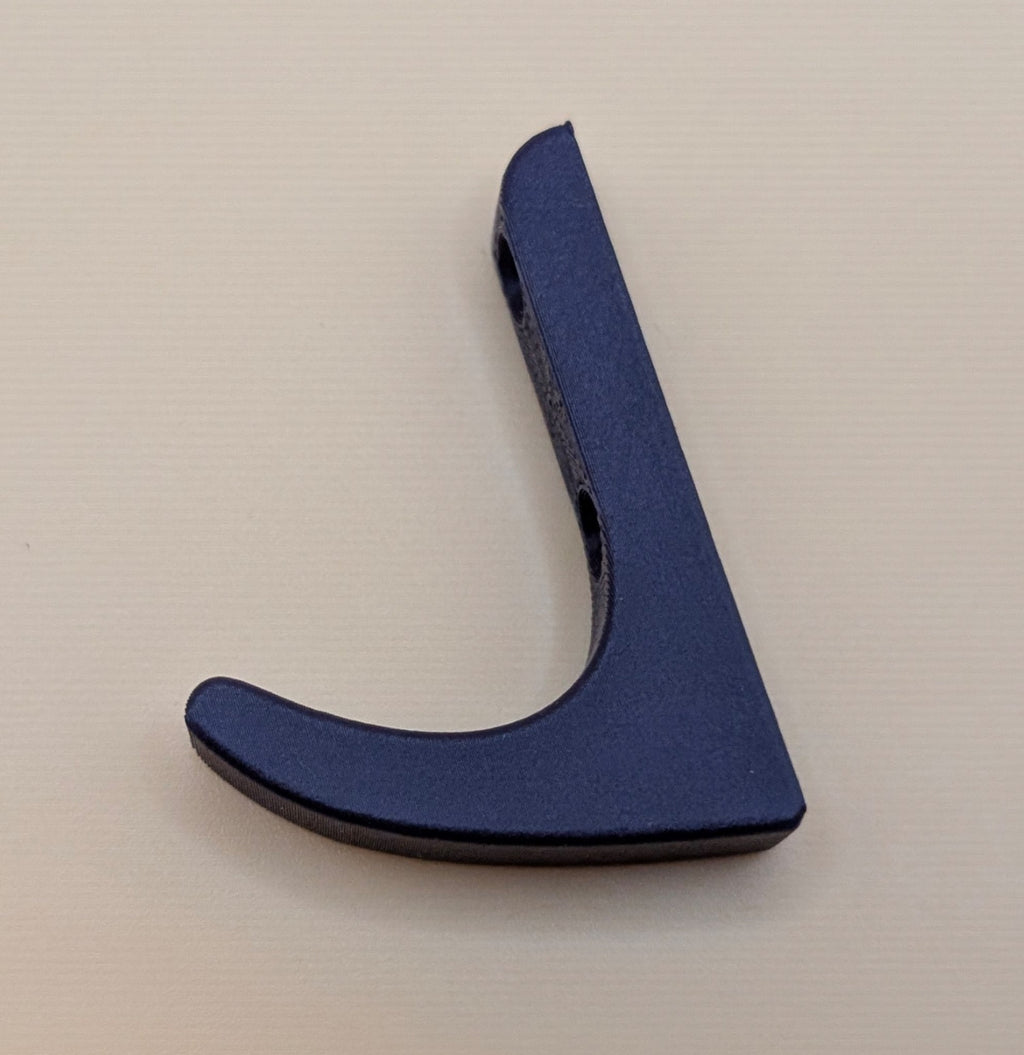 Prie sienos tvirtinamas kabliukas – tvirtas ir paprastas