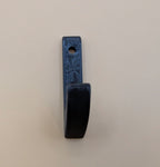 Prie sienos tvirtinamas kabliukas – tvirtas ir paprastas