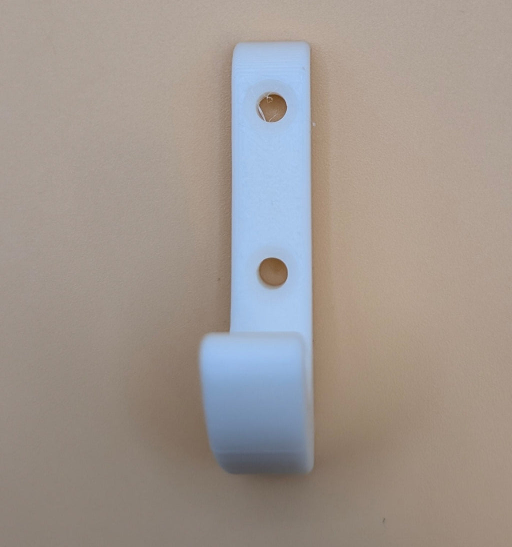 Prie sienos tvirtinamas kabliukas – tvirtas ir paprastas