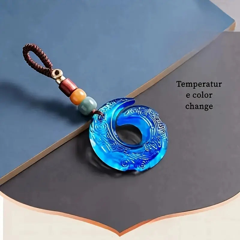 1 vnt. temperatūrai jautrus spalvą keičiantis raktų pakabukas, talismanas.