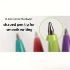 Spalvotas plastikinis ištraukiamas tušinukas su mėlynu rašalu.